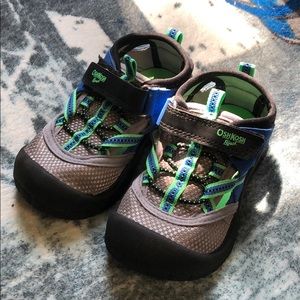 Osh Kosh WASHABLE closed toe sandal/shoes